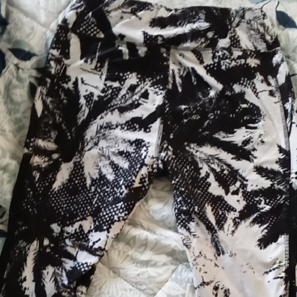 Danskin Black and White Patterned  Leggings